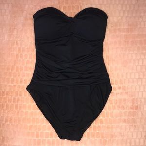 🕶NWOT LA BLANCA STRAPLESS ONE-PIECE SWIMSUIT🕶